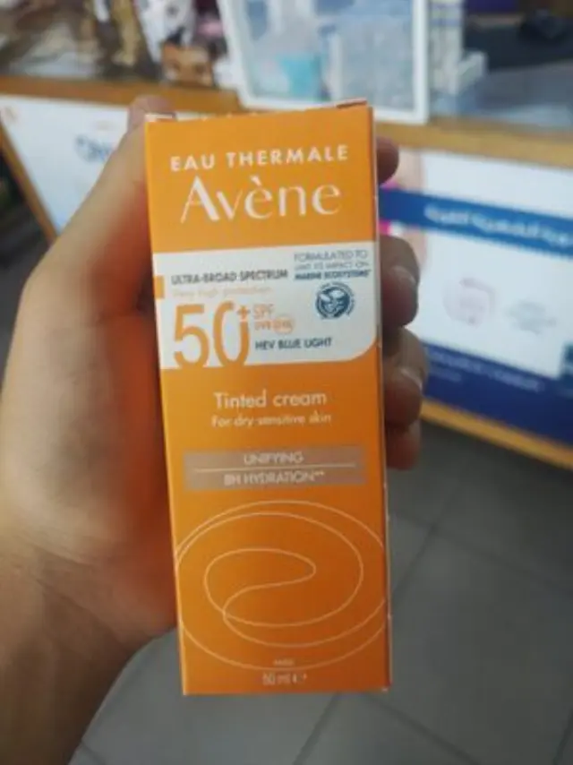 Eau Thermale Avène Soins Solaire Αντηλιακή κρέμα προσώπου SPF50+ με Χρώμα για το ξηρό και πολύ ξηρό δέρμα 50ml
