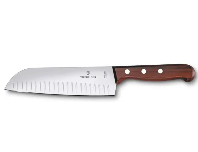 Μαχαίρι Santoku Victorinox με αυλακώσεις, ξύλινη λαβή και μήκος λεπίδας 17cm - Σε ειδική συσκευασία δώρου6.8520.17G 2