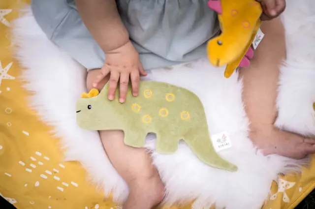 TIKIRI TOYS TIKIRI ΥΦΑΣΜΑΤΙΝΟ ΠΑΙΧΝΙΔΙ TRICERATOPS ΜΕ CRINKLE 2
