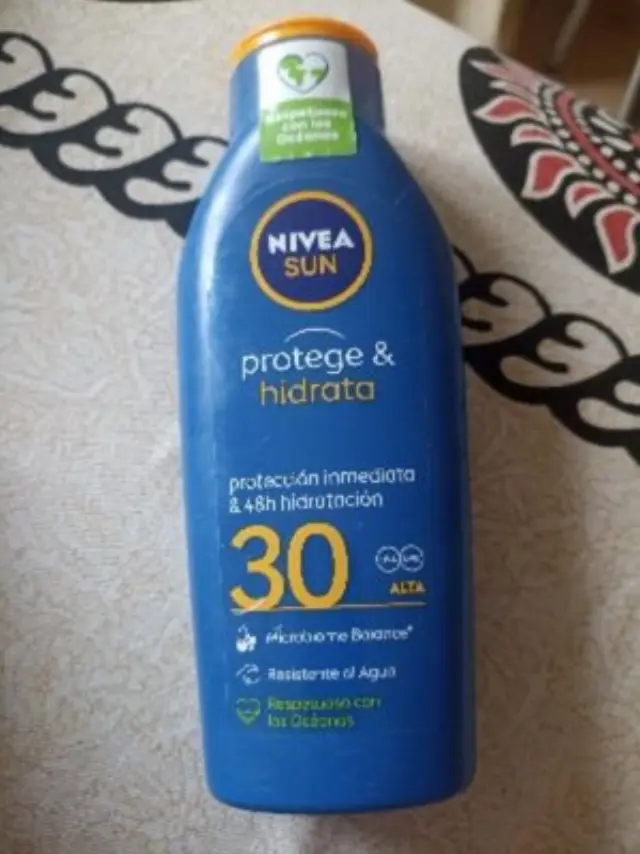 Nivea Protect & Moisture Αδιάβροχη Αντηλιακή Λοσιόν για το Σώμα SPF30 400ml