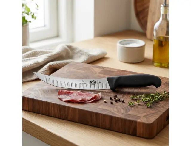 Μαχαίρι Σφαγής Victorinox Fibrox με καμπύλη, στενή λεπίδα, αυλακώσεις και μήκος 20cm - Black5.7223.20