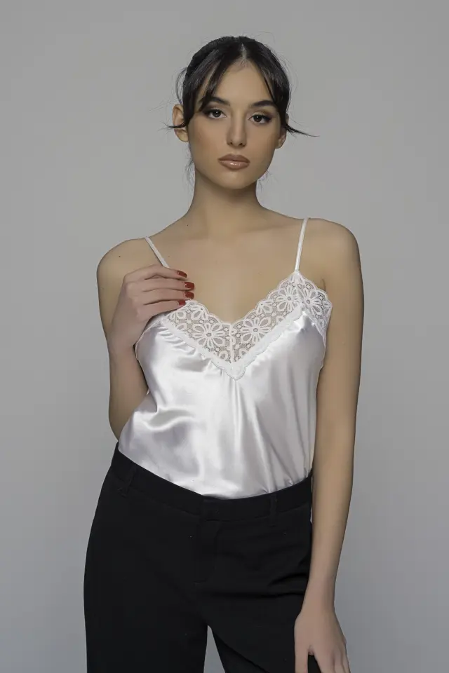 Σατέν lingerie top με δαντέλα 2