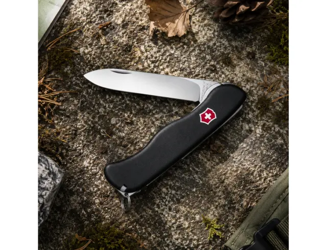 Ελβετικός Σουγιάς Victorinox Sentinel με 4 λειτουργίες και μήκος 11.1cm - Black0.8413.3