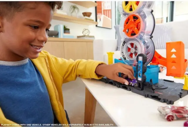 Hot Wheels Πίστα City Super Twist Tire Shop με περιστρεφόμενες ρόδες HDP02 3