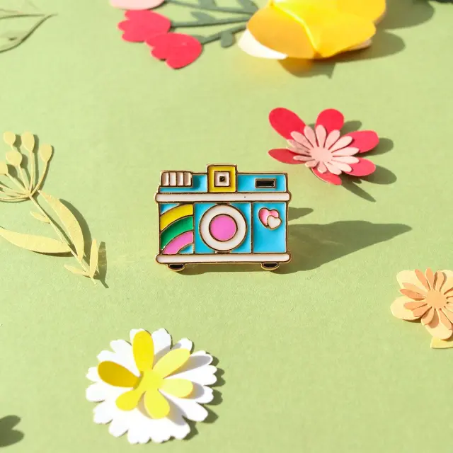 La Petite® Broche Pin's émaillé - Caméra 2