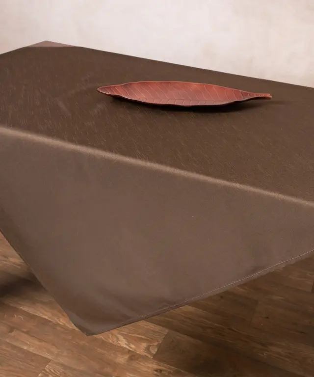 Σατέν τραπεζοκαρέ 2015 (130cm x 130cm) καφέ - -