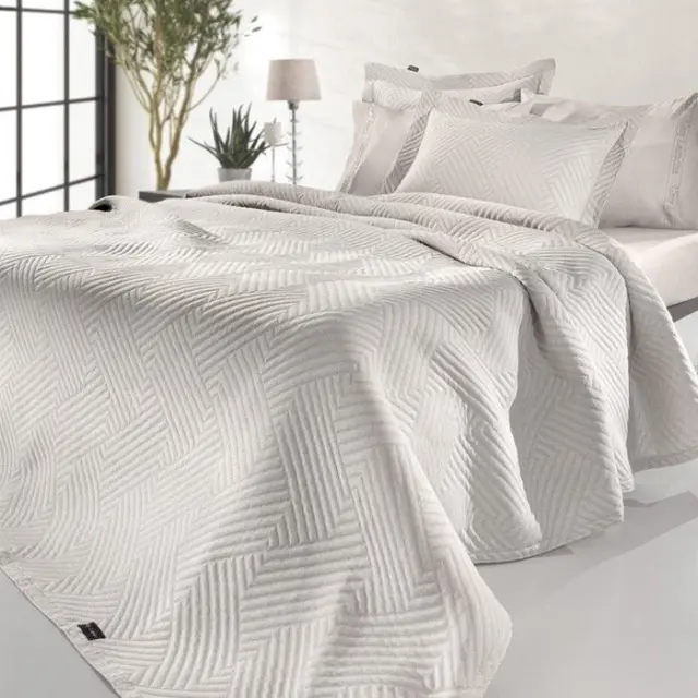 Κουβέρτα Lupo Natural 245x260- Guy Laroche