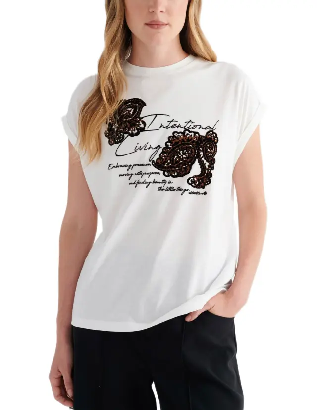 Attrattivo γυναικείο t-shirt με λαχούρια και κέντημα 9923939-1