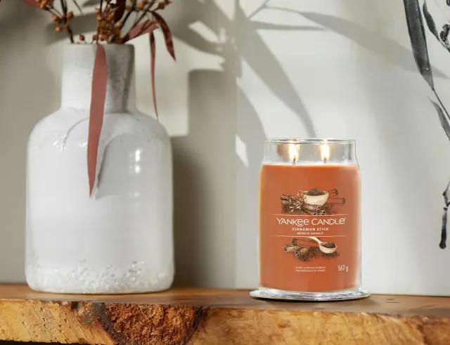 Αρωματικό Κερί Yankee Candle με διάρκεια καύσης έως 80 ώρες και άρωμα Cinnamon Stick1701372E 2
