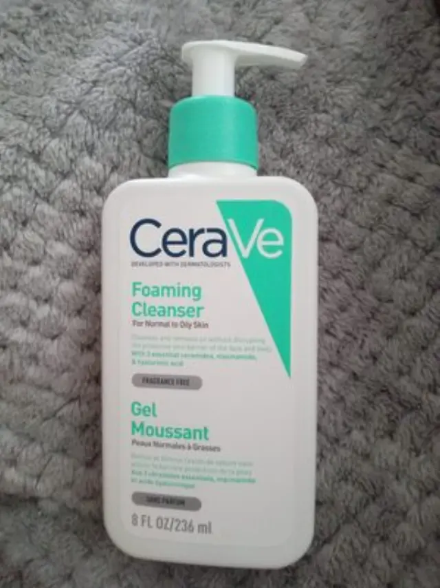 CeraVe Foaming Cleanser Gel, Αφρίζον Gel Καθαρισμού για Πρόσωπο και Σώμα με Υαλουρονικό Οξύ, Ceramides και Νιασιναμίδη 236ml