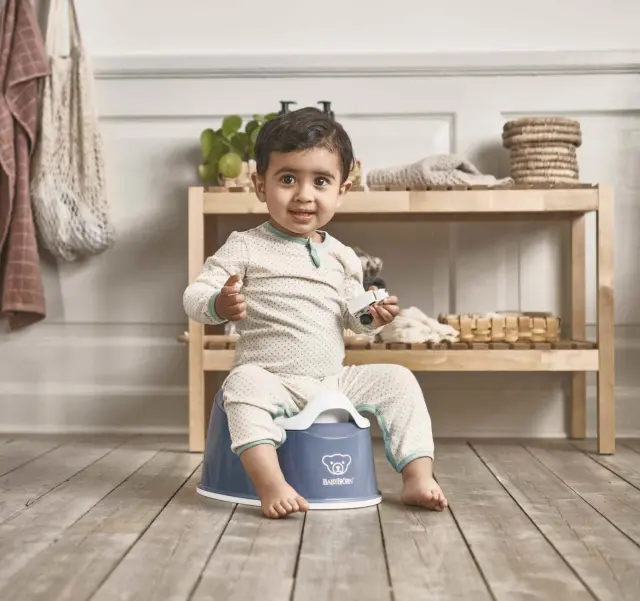 BABYBJÖRN Smart Potty Deep Blue/White 7317680512697 2