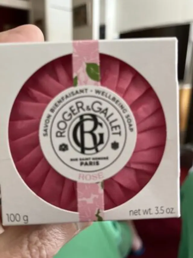 Roger & Gallet Rose Soap Αναζωογονητικό Σαπούνι με Άρωμα Τριαντάφυλλο, 100gr