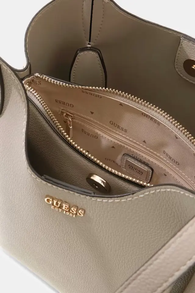 Γυναικεία τσάντα πουγκί Melody Guess 3