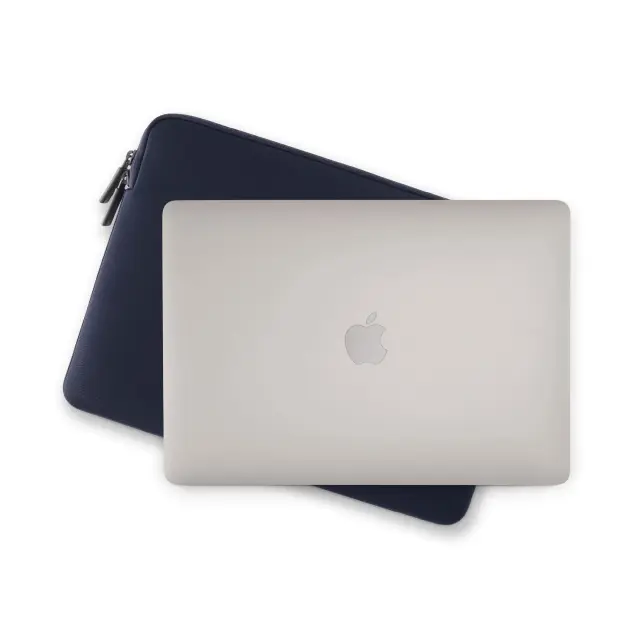 Pipetto Classic Fit Sleeve, dark blue - MacBook Neo 13 (A18 Pro) 2