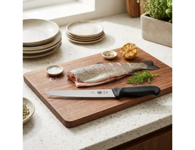 Μαχαίρι φιλεταρίσματος Victorinox Fibrox με εύκαμπτη λάμα και μήκος λεπίδας 20cm - Black5.3703.20