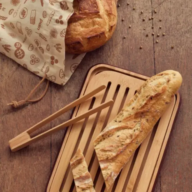 Pebbly Baker Set με Επιφάνεια Κοπής από Bamboo, Λαβίδα + Τσάντα Αποθήκευσης 2