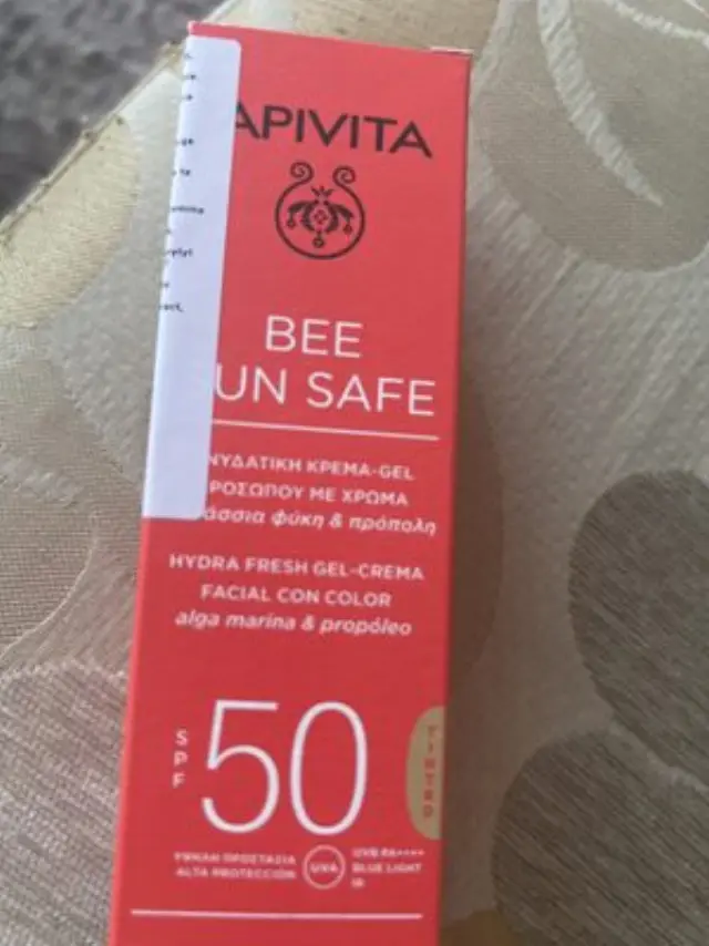 Apivita Bee Sun Safe Hydra Fresh Tinted Αδιάβροχο Αντηλιακό Gel Προσώπου SPF50 με Χρώμα 50ml