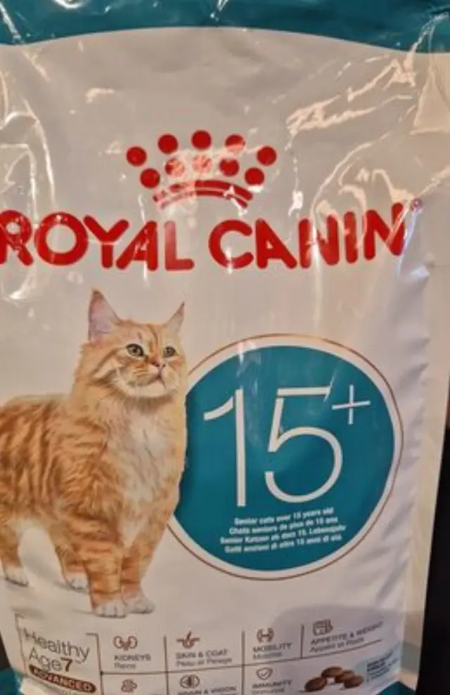 Royal Canin Ageing 15+ Ξηρά Τροφή Γάτας με Πουλερικά 2kg