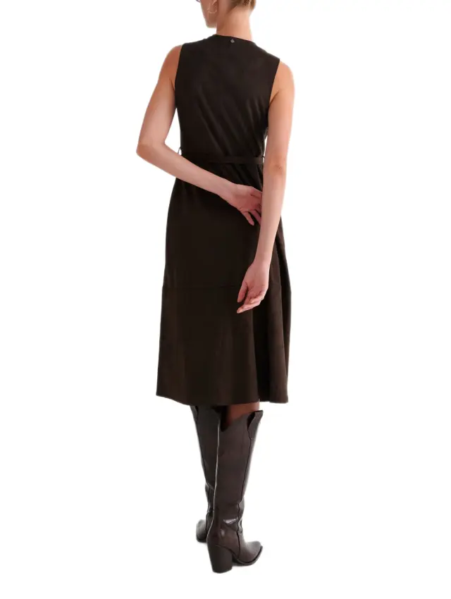 Attrattivo γυναικείο μίντι suede φόρεμα με ζώνη9923851-1 2