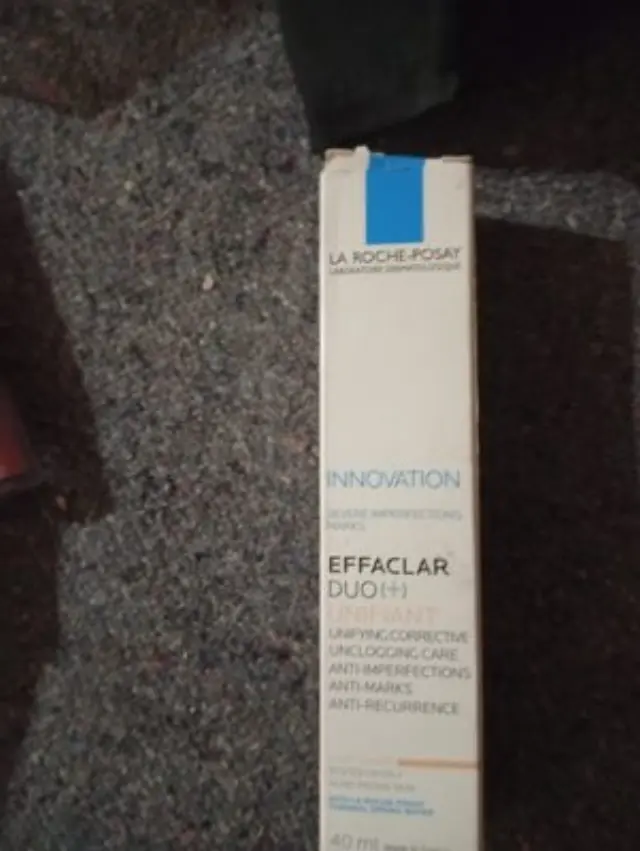 La Roche Posay Effaclar Duo(+) Unifiant Light Επανορθωτική Φροντίδα με Χρώμα για Ομοιόμορφη Όψη κατά των Σοβαρών Ατελειών, των Φραγμένων Πόρων & των Σημαδιών Ανοιχτή Απόχρωση, 40ml