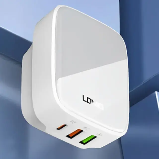 Ldnio Φορτιστής Χωρίς Καλώδιο με 2 Θύρες USB-A και Θύρα USB-C 32W Λευκός (Q334)