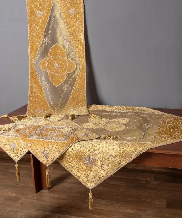 Σετ 4 τεμαχίων (90cm x 90cm, 42cm x 105cm, 2x38cm x 38cm) Ουρανία Χρυσό - -
