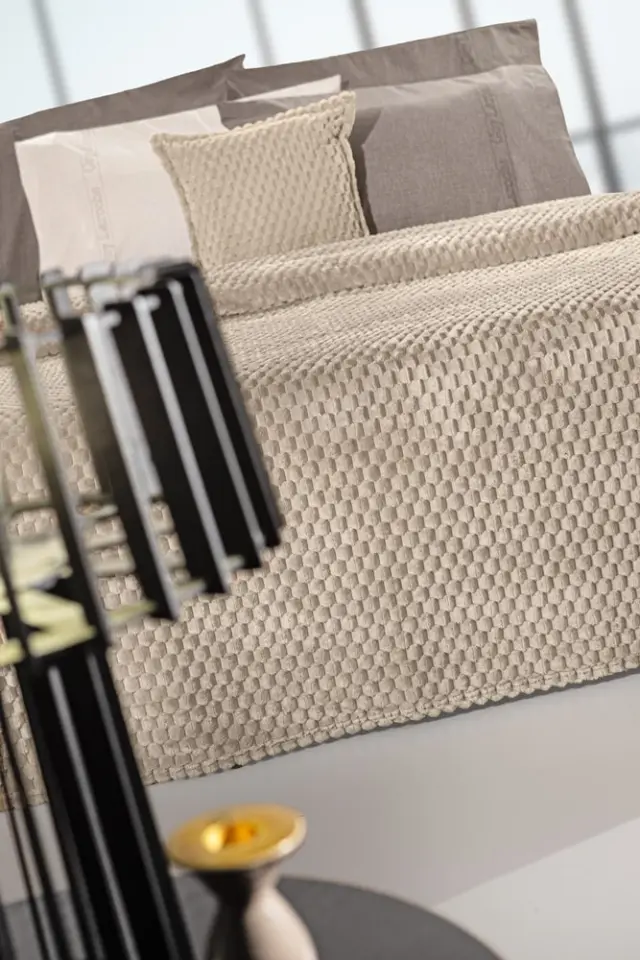 ΦΛΙΣ ΚΟΥΒΕΡΤΑ ΜΟΝΗ ΜΕ ΜΑΞΙΛΑΡΟΘΗΚΗ SMOOTHIE TAUPE 160X220 GUY LAROCHE 3