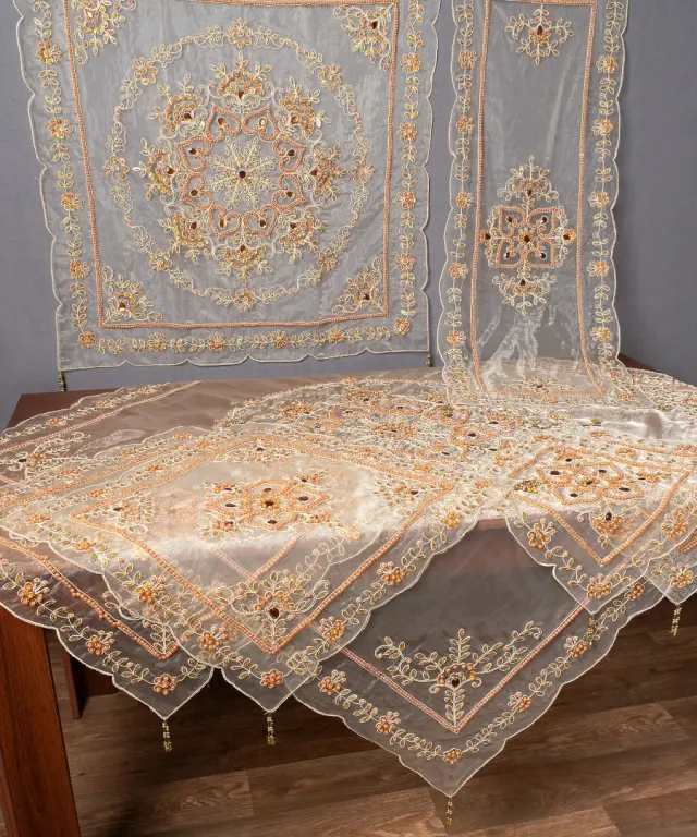 Σετ 7 τεμαχίων (85cm x 85cm, 40cm x 110cm, 130cm x 130cm, 2x38cm x 38cm, 2x55cm x 55cm) NG-031 Χρυσό - -
