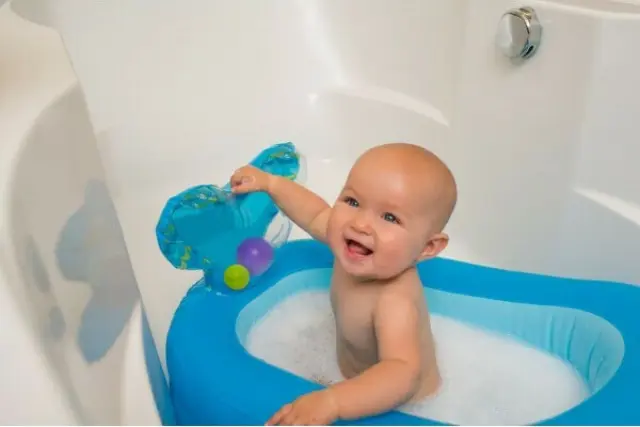 INFANTINO TOPSY TURVY - WHALE BUBBLE BALL INFLATABLE BATH TUB 2