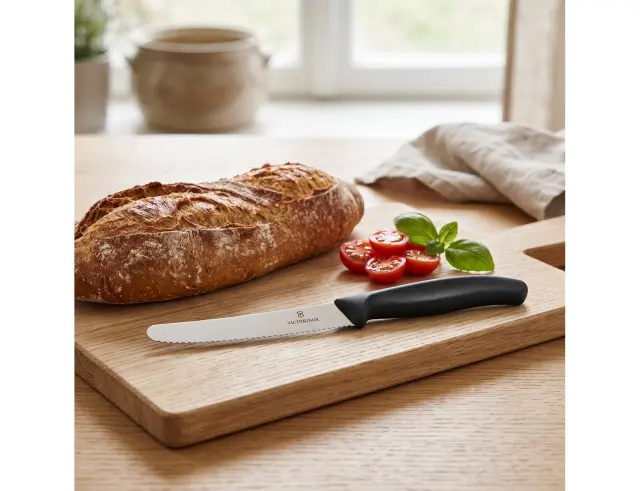 Μαχαίρι Γενικής Χρήσης Victorinox Swiss Classic με μήκος λεπίδας 11cm - Black6.7833