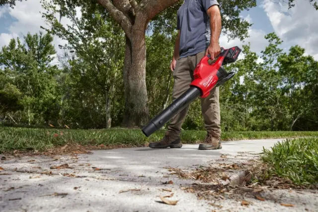 Milwaukee 4933479988 - Φυσητήρας Mπαταρίας Βαρέως Τύπου M18 F2BL-802 Fuel MW με 2 Μπαταρίες M18 HB8 (2x 8.0 Ah) + Ταχυφορτιστής M18 DFC 2