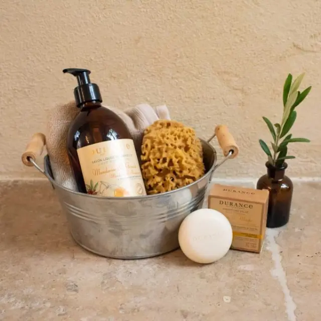 DURANCE Essentiels Solid Shampoo Στερεό σαμπουάν με Μανταρίνι + Ρόδι για ξηρά, εύθραυστα ή ταλαιπωρημένα μαλλιά 75gr 3