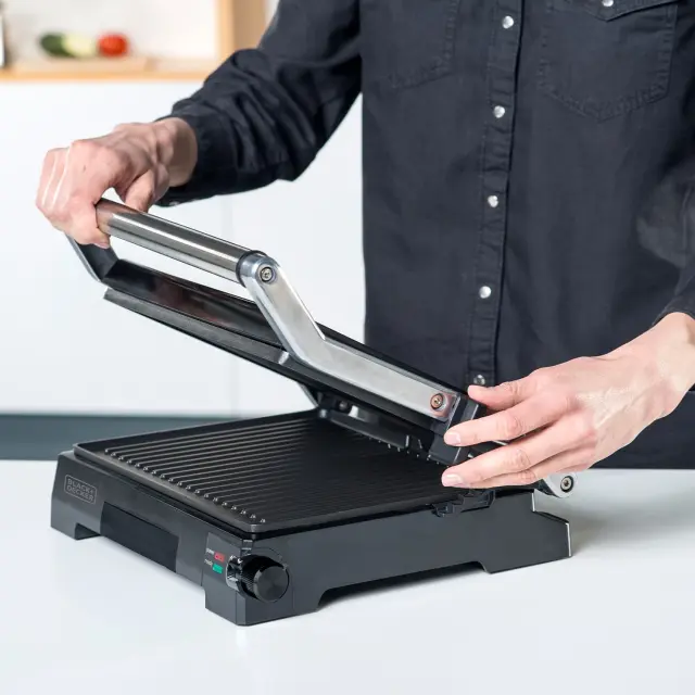 Black + Decker Contact Grill BXGR2200E 2