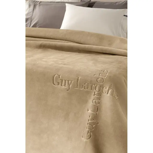 Κουβέρτα Βελουτέ Υπέρδιπλη Guy Laroche Logo Almond 220x240 2