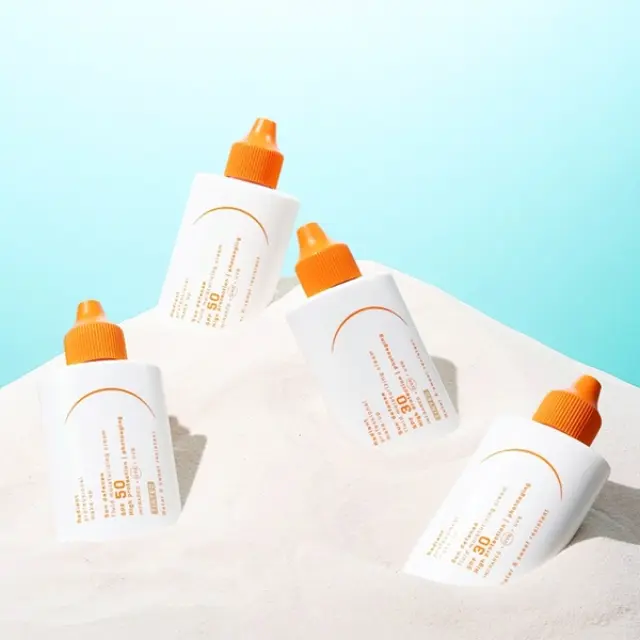 Radiant Sun defense Fluid Moisturizing Cream Tinted SPF50+ 50ml 3