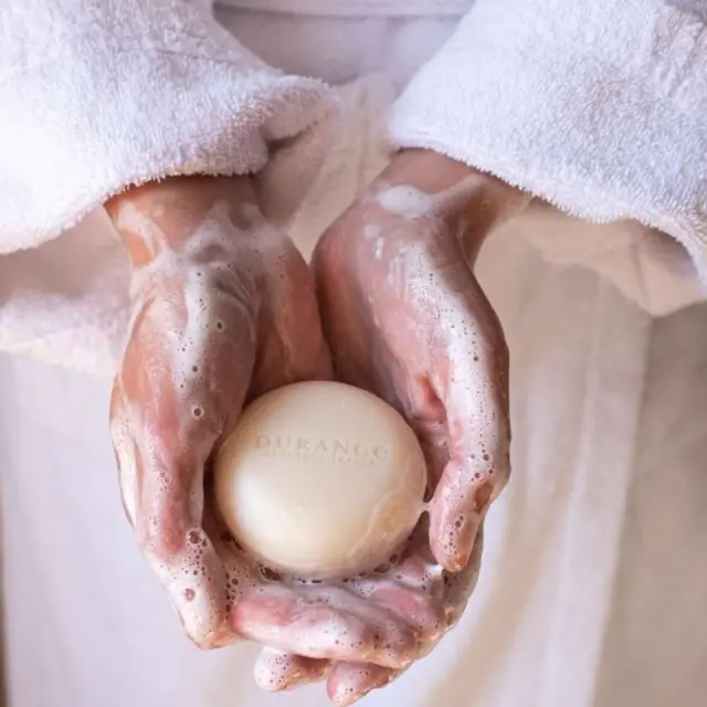 DURANCE Essentiels Solid Shampoo Στερεό σαμπουάν με λεβάντα και γκόρσα για λιπαρά μαλλιά 75gr 2