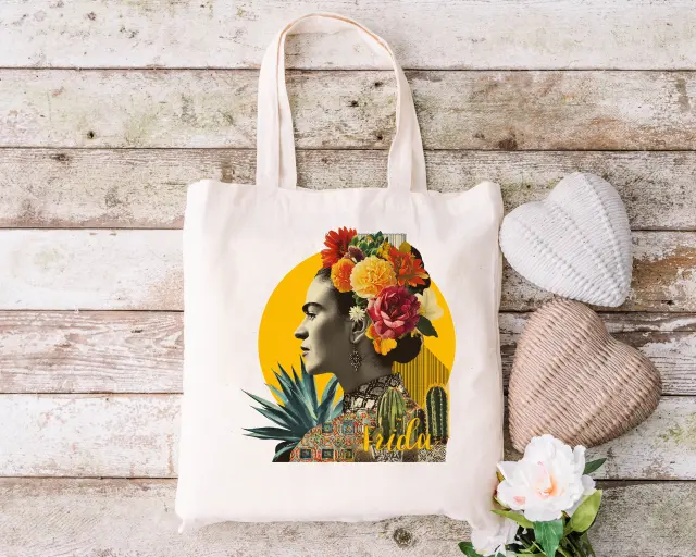 Τσάντα πάνινη υφασμάτινη εκρού με σχέδιο (frida kahlo 04) διαστάσεις: 38x40cm μαζί με τα χερούλια 38x70cm