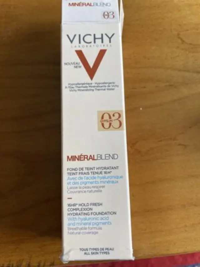 MineralBlend Hydrating Fluid Foundation (03-Gypsum)