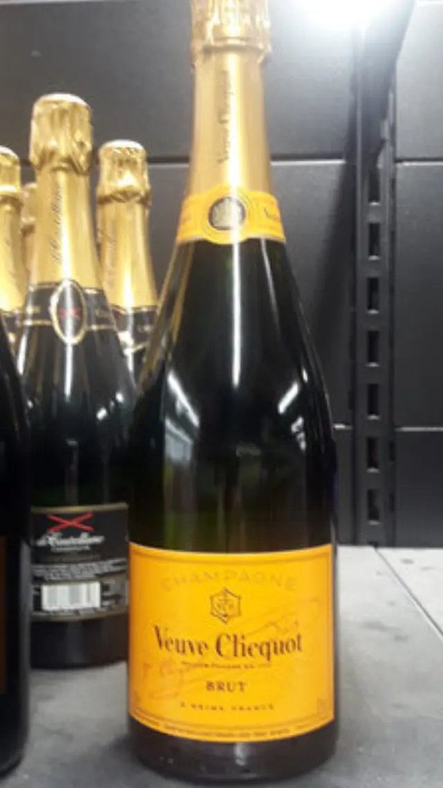 VEUVE CLICQUOT BRUT CHAMPAGNE ΛΕΥΚΗ 750ml 3