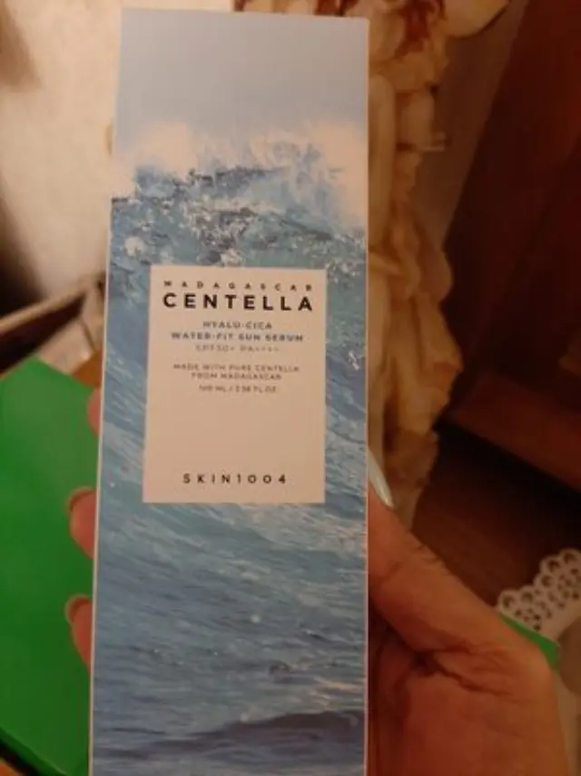 Skin1004 Madagascar Centella Hyalu-Cica Water-Fit Sun Serum SPF50+ PA++++ Αντηλιακό Προσώπου με Ελαφριά Υφή, 100ml