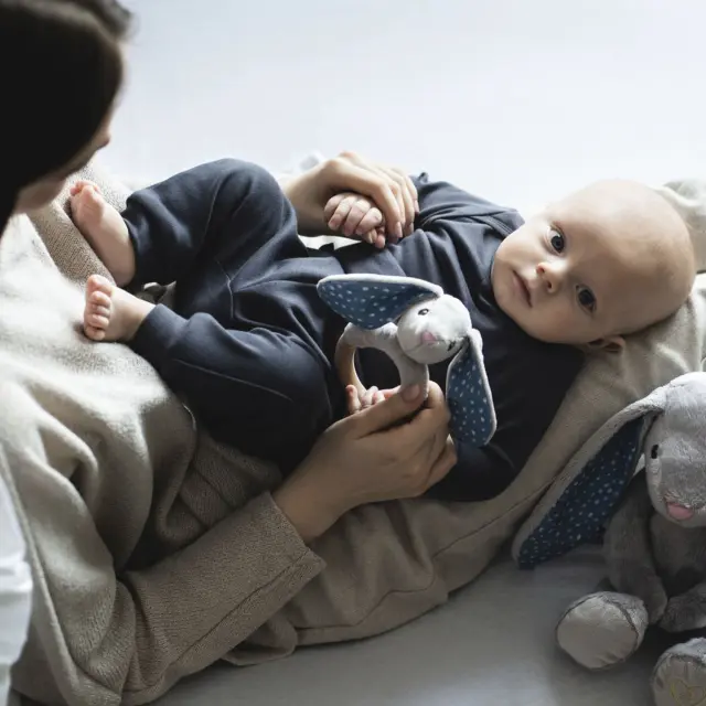 WHISBEAR ΜΑΣΗΤΙΚΟ ECO TEETHER BUNNY GREY 3