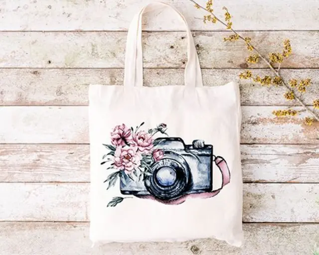 Τσάντα πάνινη υφασμάτινη με σχέδιο camera vintage + pink flowers διαστάσεις: 38x40cm μαζί με τα χερούλια 38x70cm