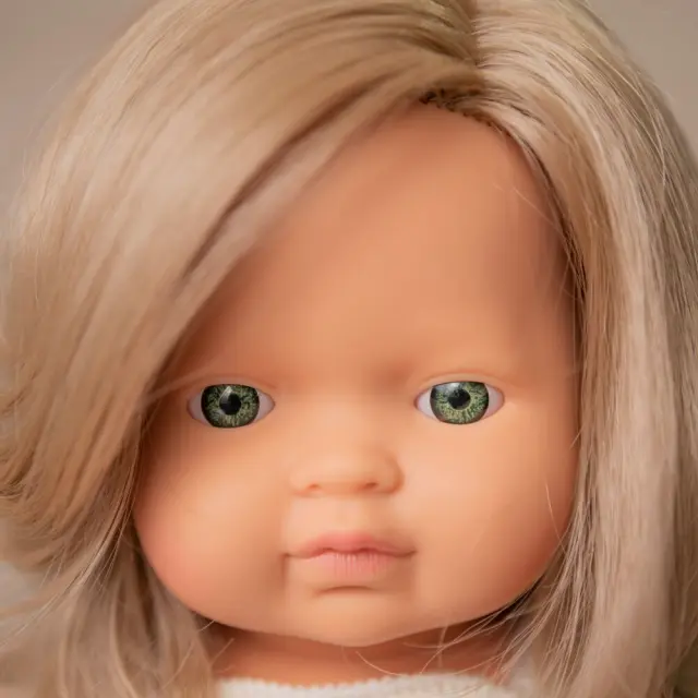MINILAND DOLLS MINILAND ΚΟΥΚΛΑ ΚΑΥΚΑΣΙΑ 38 CM ΜΕ ΣΚΟΥΡΟ ΞΑΝΘΟ ΜΑΛΛΙ ΚΑΙ ΡΟΥΧΑΛΑΚΙΑ 3