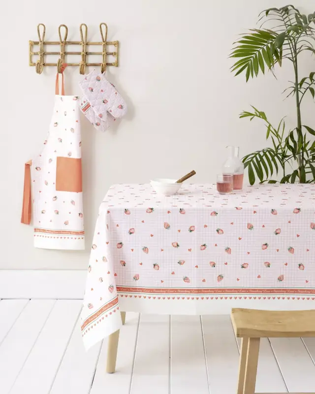 Τραπεζομάντηλο Strawberry Love Ροζ Τραπεζομάντηλο 140x240