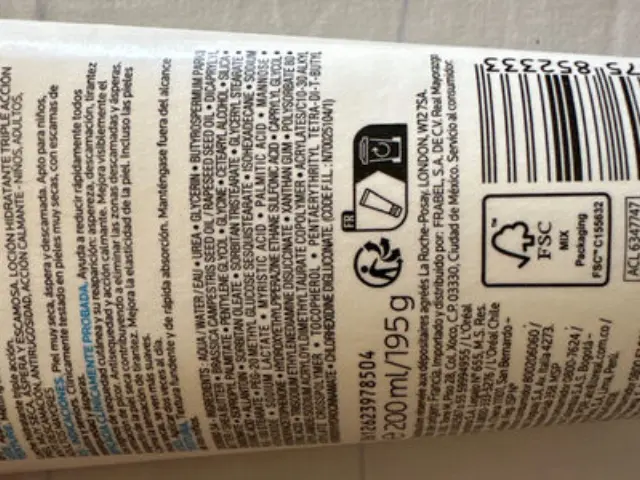 LA ROCHE-POSAY Lipikar Lait Urea 10% Ενυδατικό Γαλάκτωμα Τριπλής Δράσης Για Το Ξηρό Τραχύ Δέρμα 200ml 2