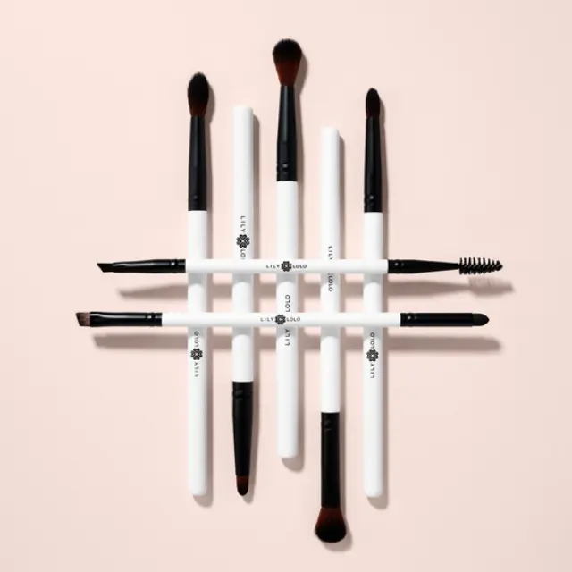Lily Lolo Eye Shadow Brush – Πινέλο εφαρμογής σκιών ματιών 2