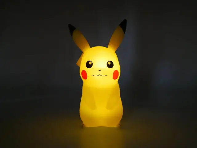 Teknofun Pokemon Pikachu LED Διακοσμητικό Φωτιστικό – Φωτιζόμενη Φιγούρα 15cm με Ρυθμιζόμενη Ένταση Φωτισμού, Κίτρινο (811431)