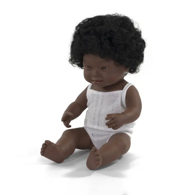 MINILAND DOLLS MINILAND ΚΟΥΚΛΑ ΑΦΡΙΚΑΝΗ 38 CM ΜΕ ΣΥΝΔΡΟΜΟ DOWN ΜΕ ΕΣΩΡΟΥΧΑ