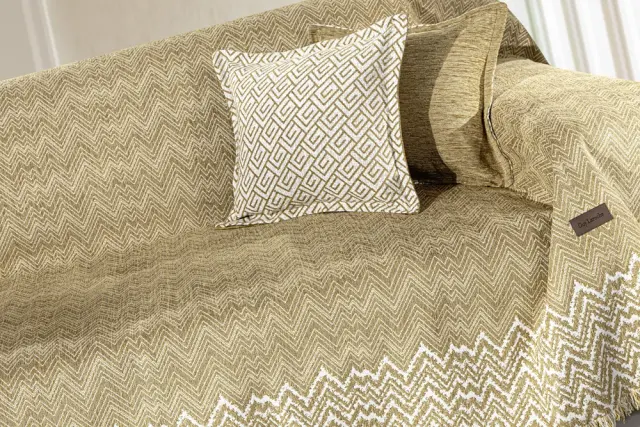 ΡΙΧΤΑΡΙ ΔΙΘΕΣΙΟΥ 180x250 MARVIN GOLDEN GUY LAROCHE 2
