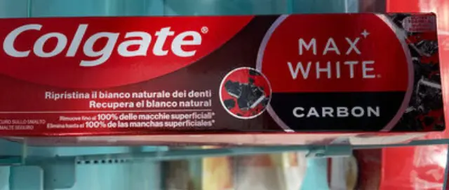 Colgate White Max Charcoal Οδοντόκρεμα Λεύκανσης με Άνθρακα 75ml